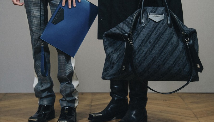 換上皮革與高級羊毛，Givenchy 2020 秋冬男士系列手提袋款全新面貌再出發