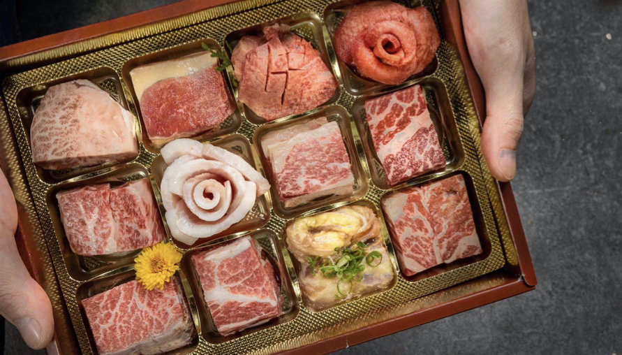 不想出門用餐又想過中秋 「燒肉禮盒」帶上滿足感與燒肉味多種組合一定滿足 分佈均勻的油脂看了好幸福