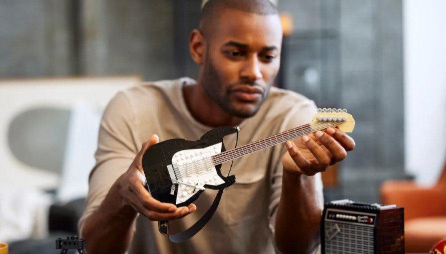 LEGO Ideas發布全新Fender Stratocastert傳奇吉他積木組合，承襲70年代搖滾魂