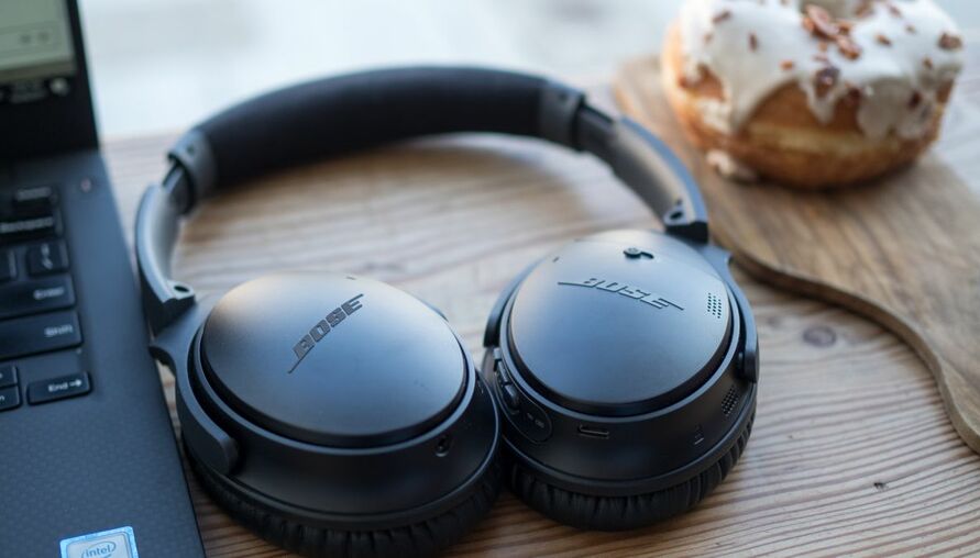 「耳罩式耳機」王者歸來？Bose 推出全新 QuietComfort 45 消噪耳機！強大降噪功能、出色音質 戴上就欲罷不能！