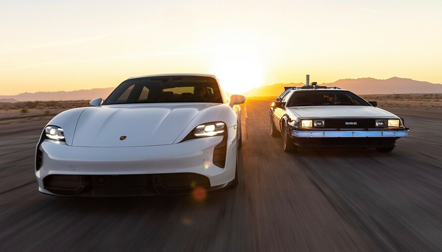 Porsche 驚喜發佈《回到未來》「未來時光機」與Taycan Turbo S同場競速片段！