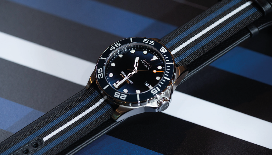 重裝再現、卓越加倍！MIDO首度攜手金秀賢推出特別版腕錶，藍黑漸變塗層錶盤質感，完美展現雋永風範